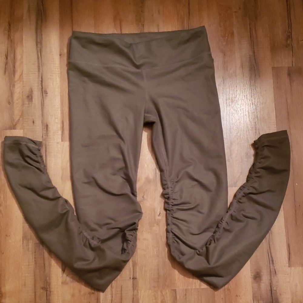 Alo yoga pants